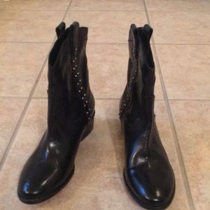 Johnson & Murphy Women’s Short Boot